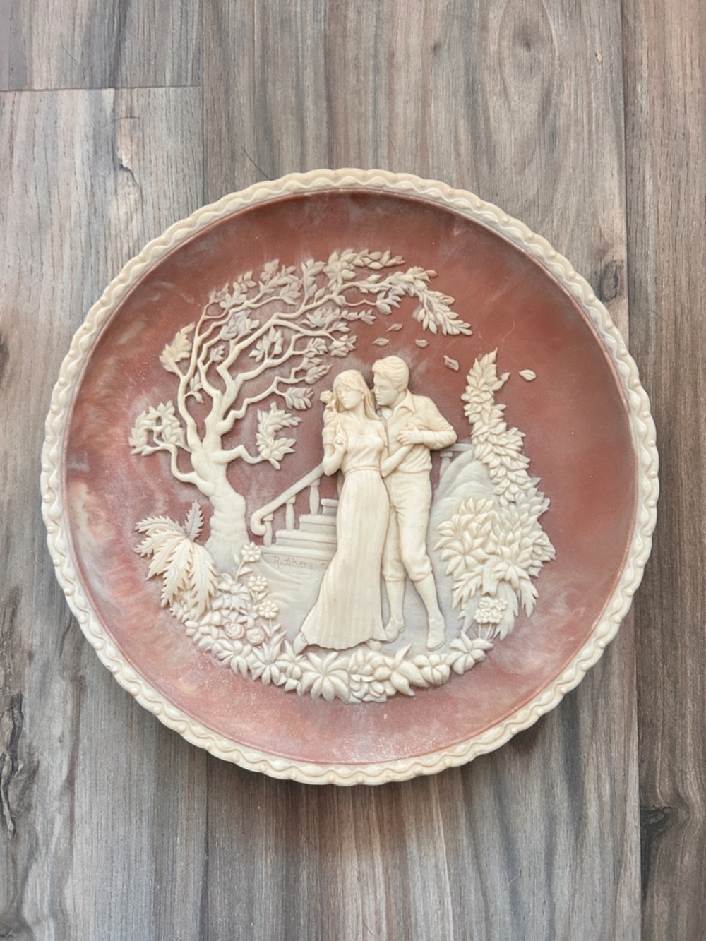 Solid Incolay Stone Cameo Collector Plate “The Kiss” 1979 Vintage Art Decor RARE